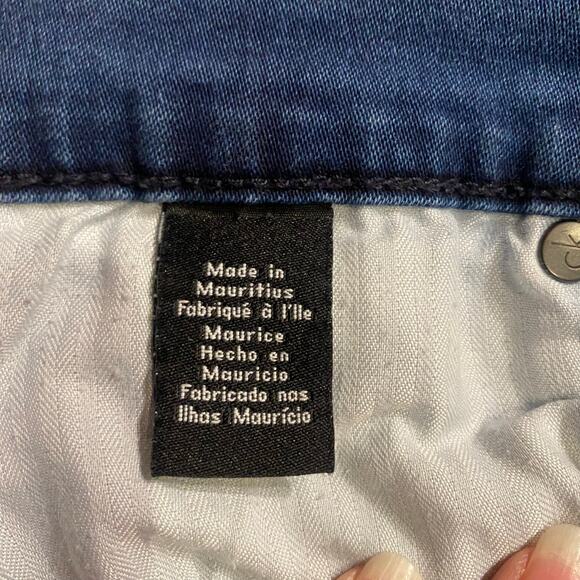 Calvin Klein Size 12 ladies jeans Ultimate Skinny Medium Wash Stretchy Comfy - Picture 7 of 9